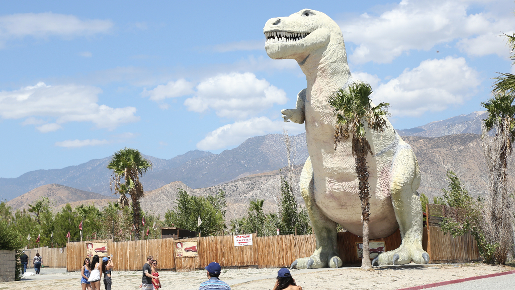 The Famous Cabazon Dinosaurs | California Curiosities
